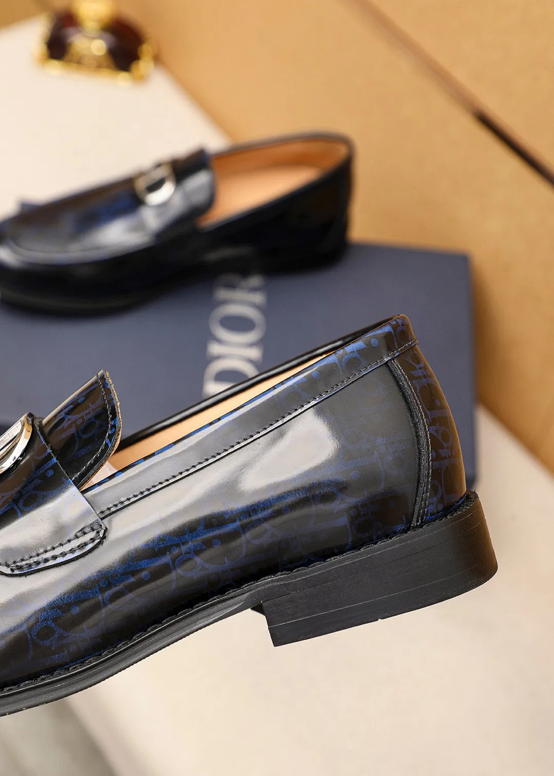 Men's shoes 💰480 💐 Product trademark: Dior "Dior" casual leather shoes Regular size: 39-44 (38.45.46🉑️Customized) Product materials: Selected Italian imported first-layer open-edge beaded cowhide leather upper + classic hardware buckle, imported water-dyed 🐂 cowhide lining. Strong three-dimensional visual effect, original outsole Color: 3⃣️colors available
